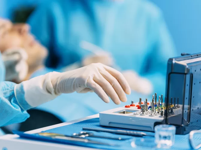 Chirurgie orala - cabinet stomatologic, coroana zirconiu